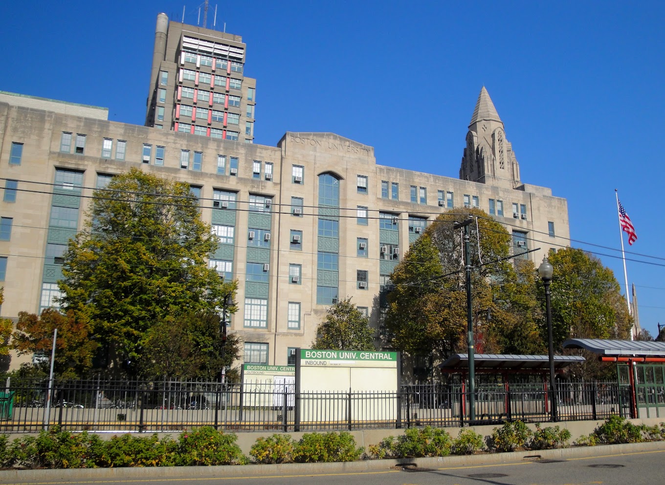 khung-canh-tai-boston-university