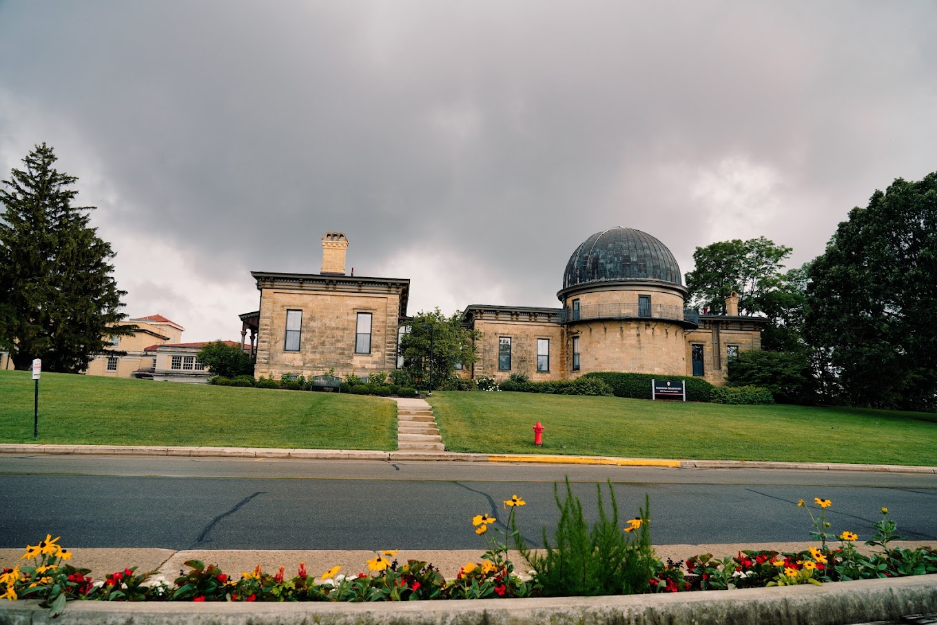 khung-canh-tai-University-of-Wisconsin-Madison