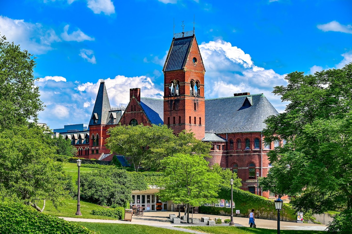 khung-canh-tai-cornell-university