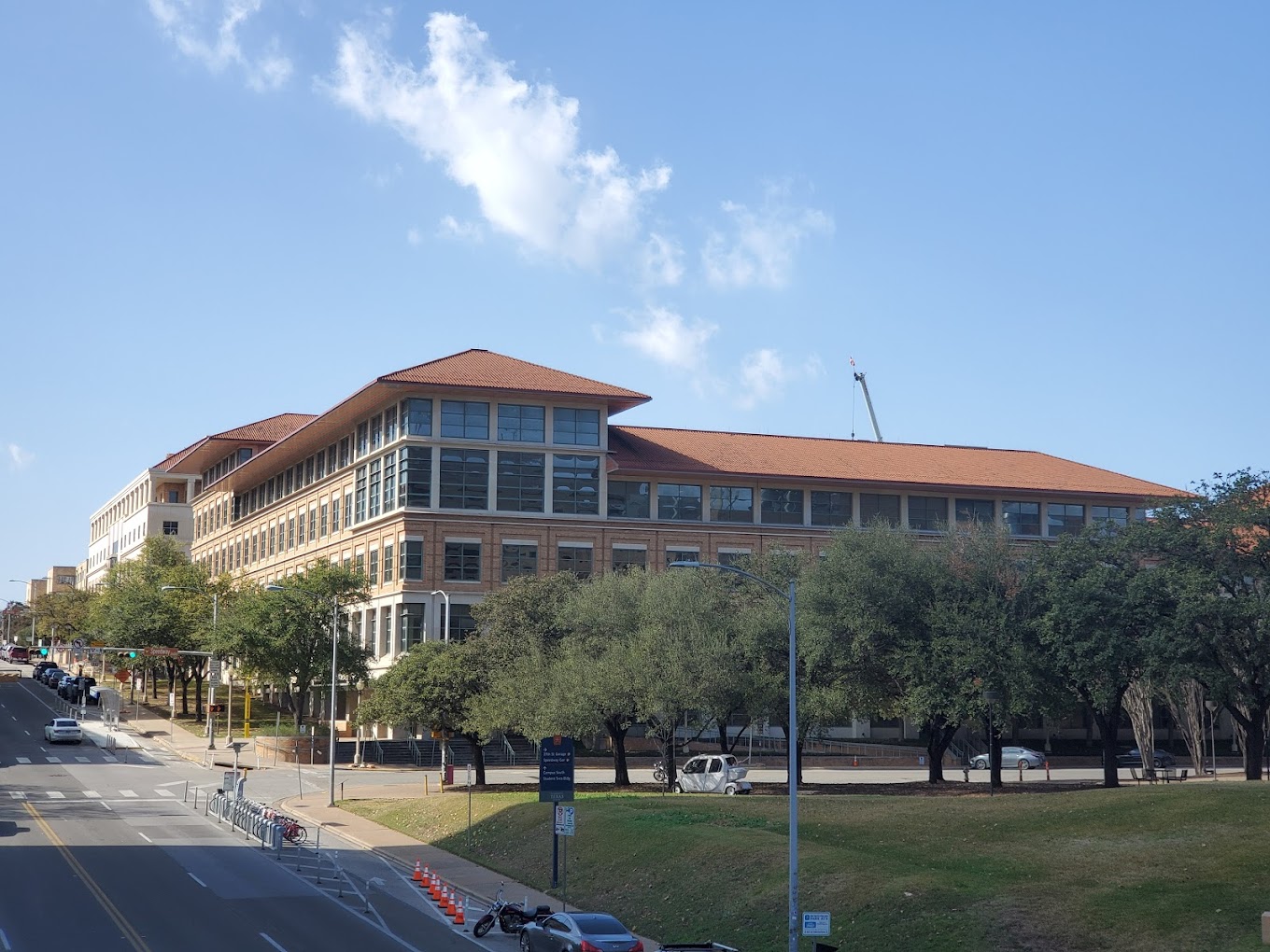 khuon-vien-tai-the-university-of-texas-at-austin