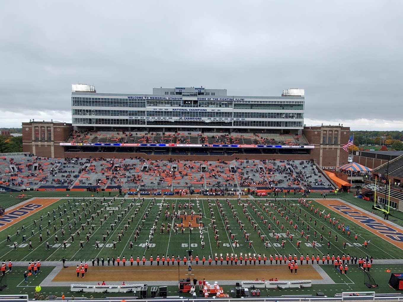 san-van-dong-tai-university-of-Illinois-at-Urbana–Champaign