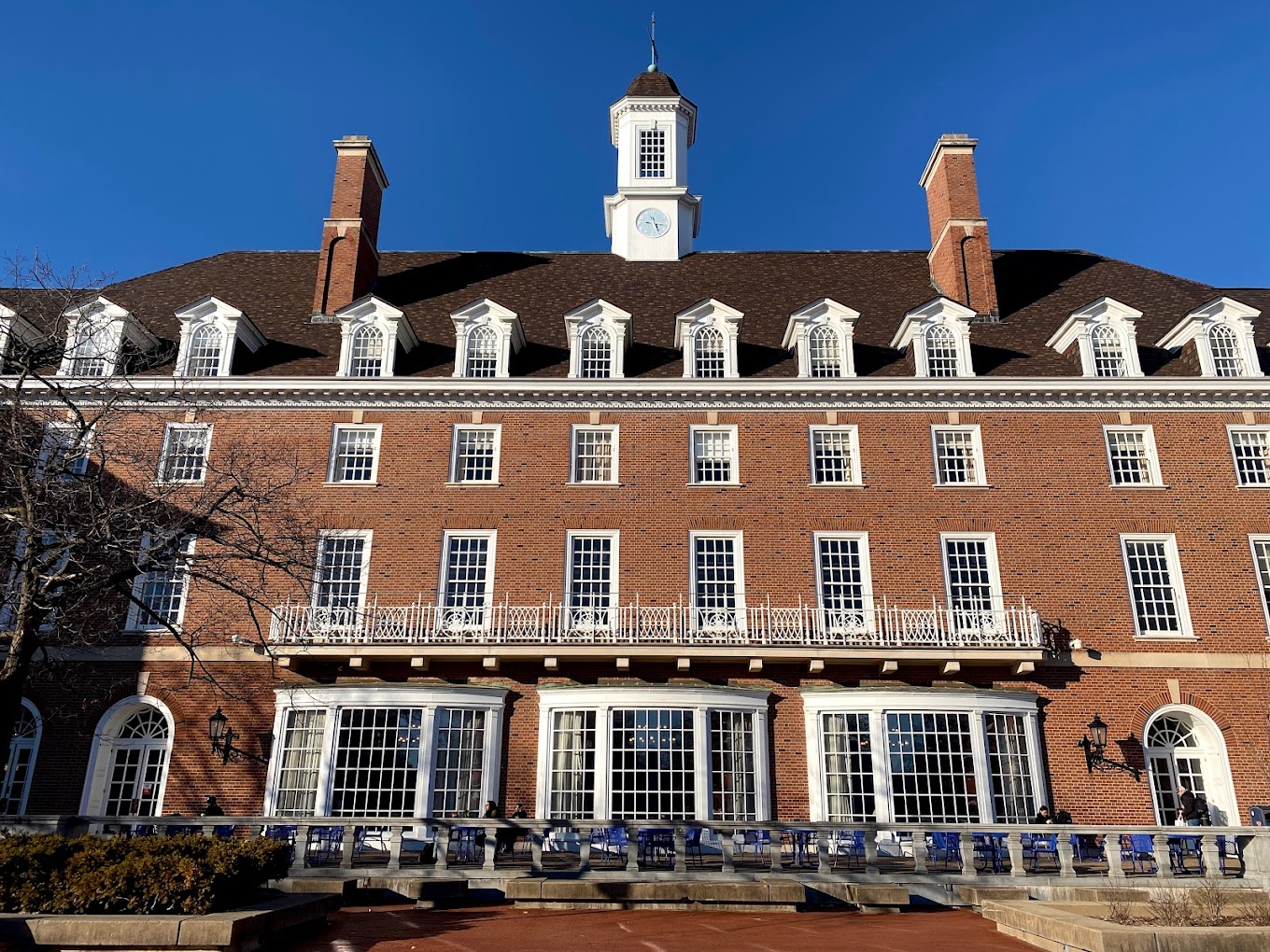 toa-nha-tai-university-of-Illinois-at-Urbana–Champaign