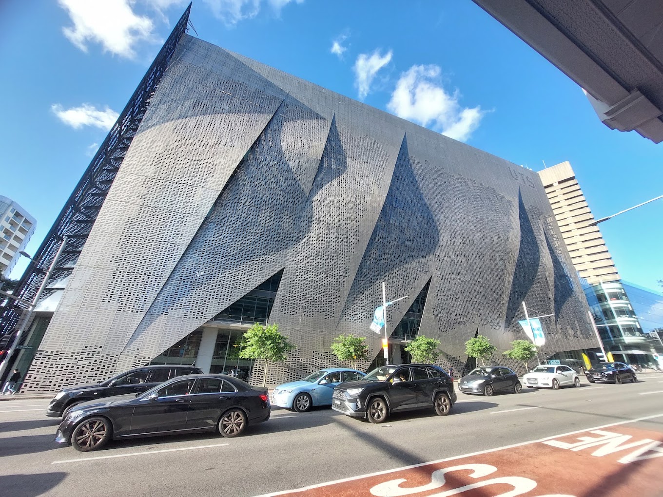 toa-nha-tai-university-of-technology-Sydney