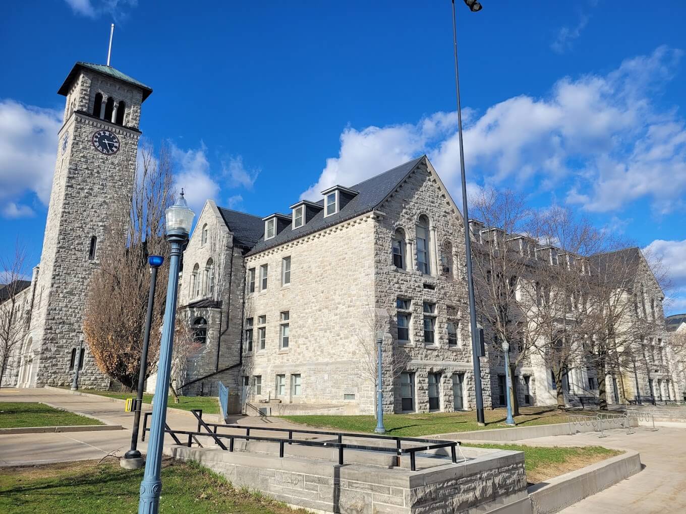 queen-university-canada-3